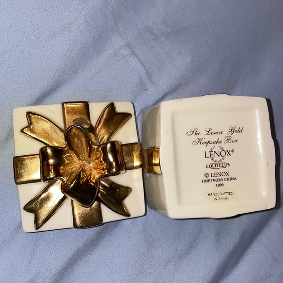 Lenox gold Keepsake trinket Box 24 Karat Gold Bow fine ivory China 1999 - Picture 2 of 5